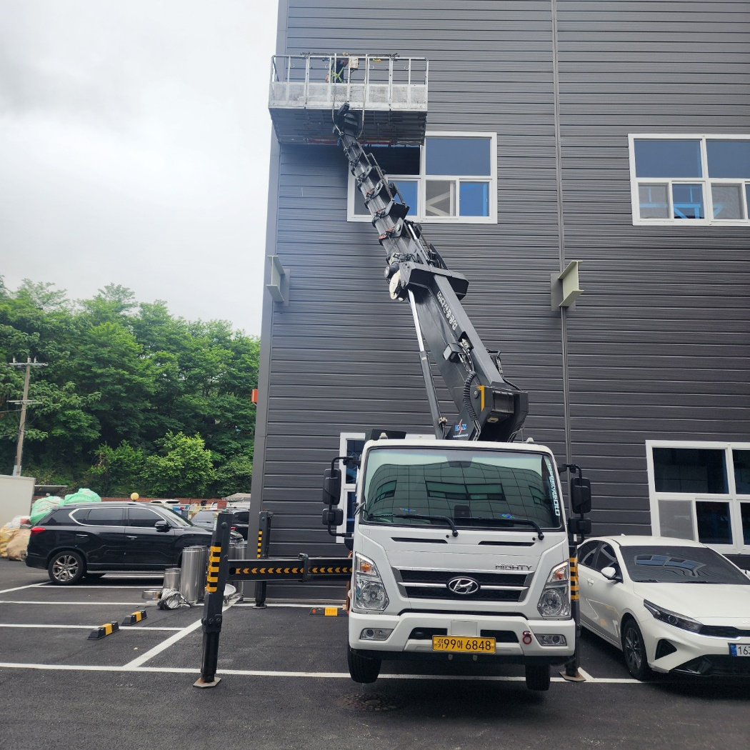 서울 종로구 익선동 스카이차 간판 작업 현장